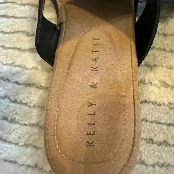 Kelly and Kate size 8 sandals - Picture 4 of 7